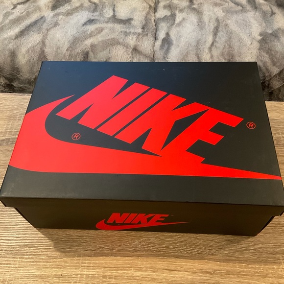 AIR JORDAN 1 OG HIGH MENS VOLT - Picture 5 of 6